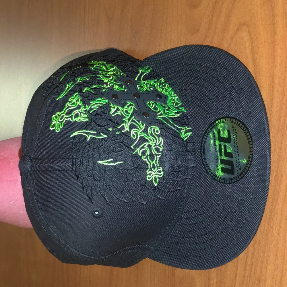 UFC MMA Elite Black Fitted Hat w/Cross Style Embroidered Design Size L/XL NWT